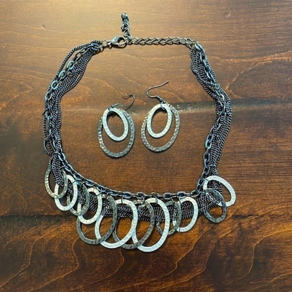 None Jewelry - Black and Silver Hammered Chain Necklace and Earring Set